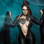 VR porn cosplay with a mature MILF beauty. Bayonetta sex parody